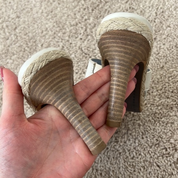 Donald J. Pliner Size 6.5 Off White Dorval Leather Heels - Picture 3 of 8